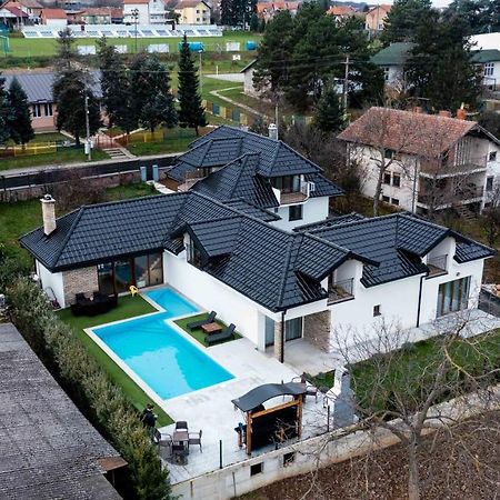 City Escape Luxury Villa Zuce Экстерьер фото