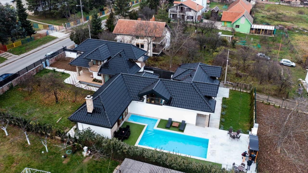 City Escape Luxury Villa Zuce Экстерьер фото