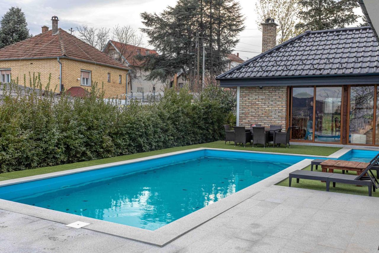 City Escape Luxury Villa Zuce Экстерьер фото