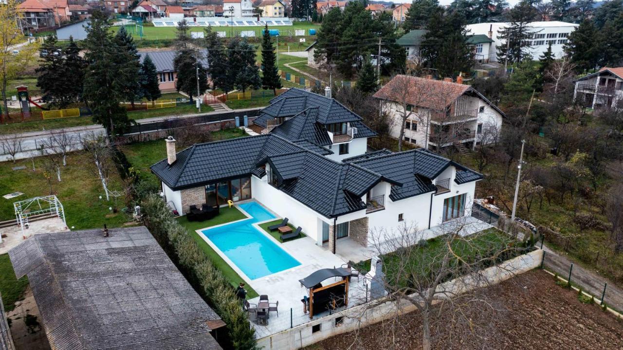 City Escape Luxury Villa Zuce Экстерьер фото