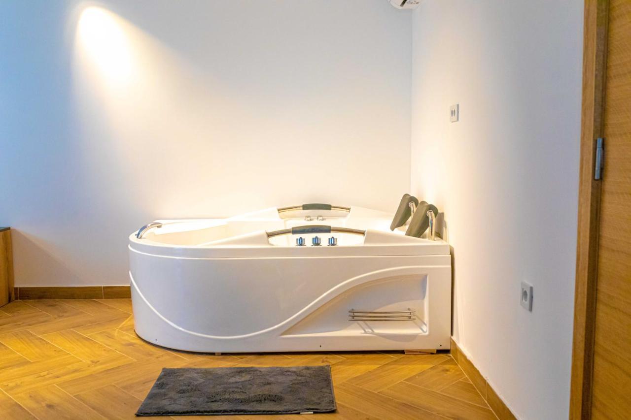City Escape Luxury Villa Zuce Экстерьер фото