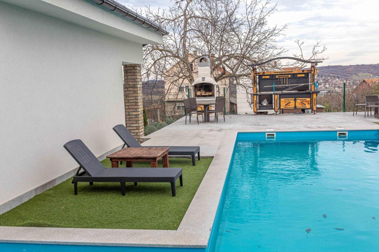 City Escape Luxury Villa Zuce Экстерьер фото