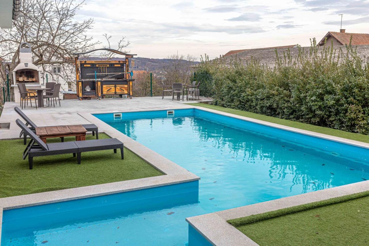 City Escape Luxury Villa Zuce Экстерьер фото