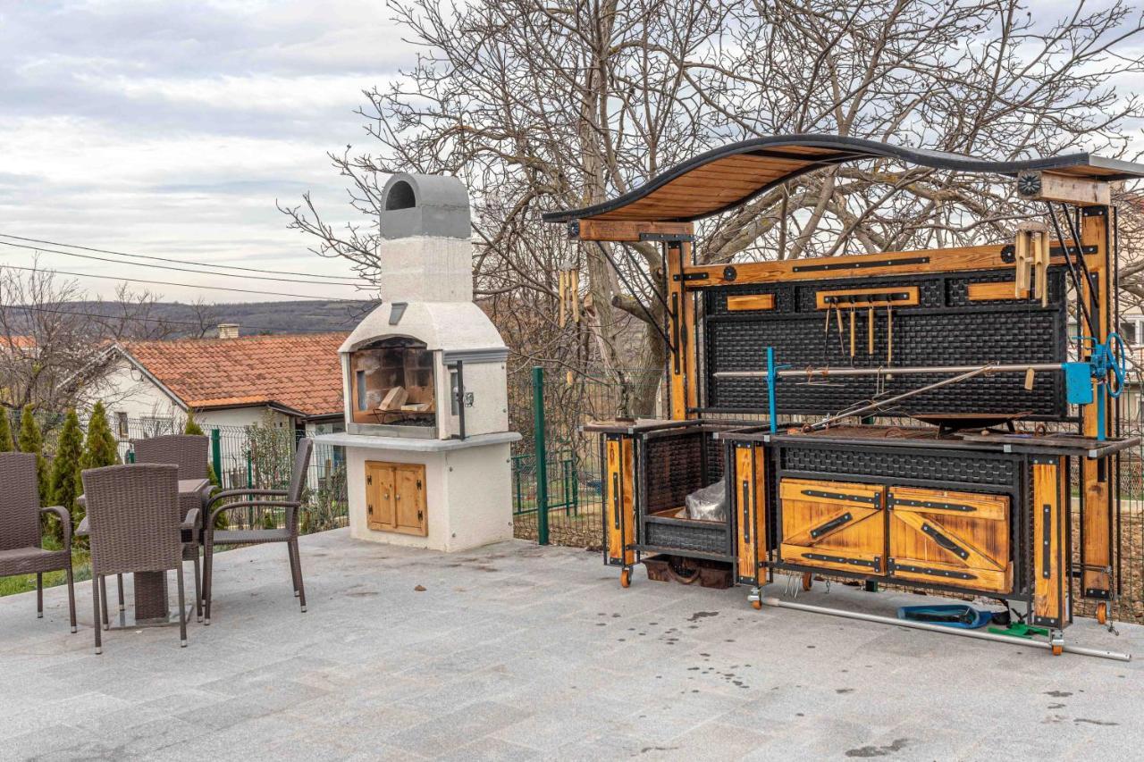 City Escape Luxury Villa Zuce Экстерьер фото