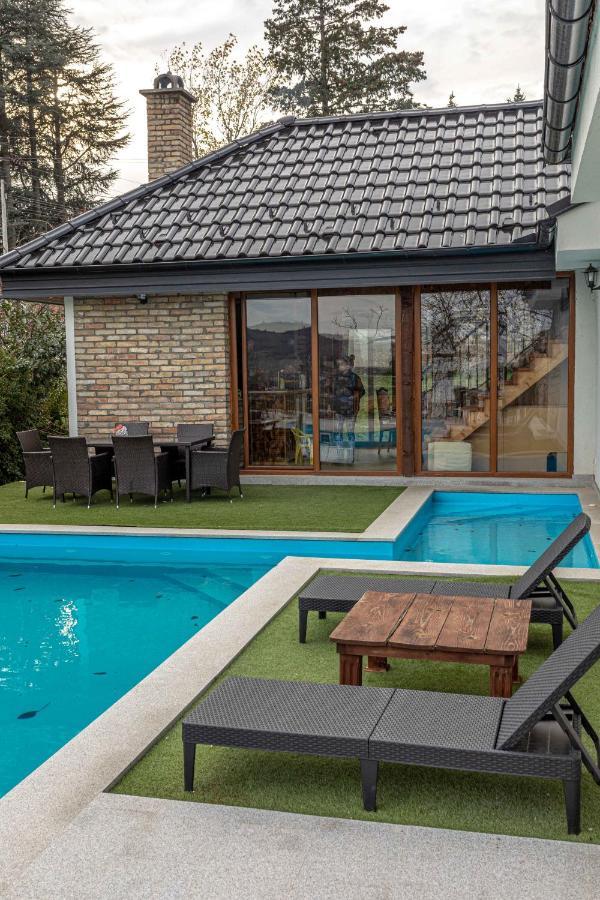 City Escape Luxury Villa Zuce Экстерьер фото
