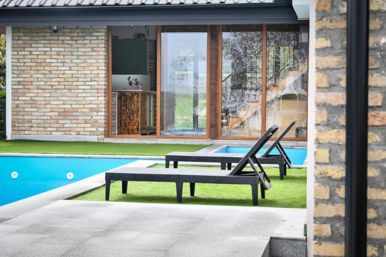 City Escape Luxury Villa Zuce Экстерьер фото